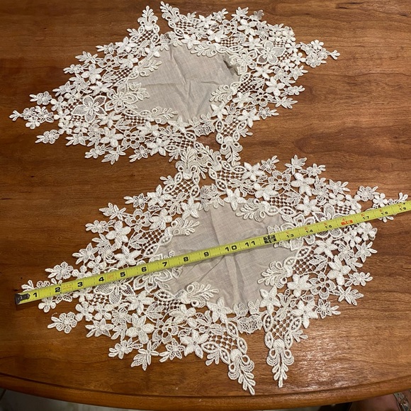 2 TWO beautiful hand made LACE doilies VINTAGE - Picture 1 of 16